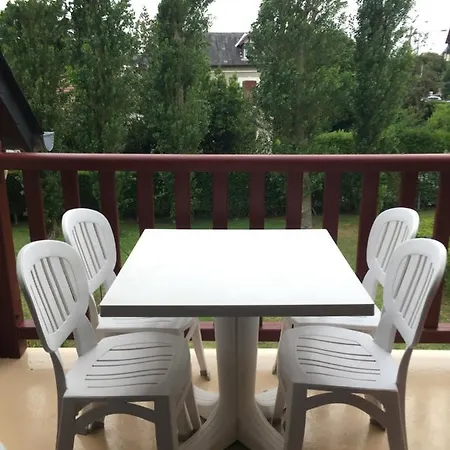 Апартаменты Cabourg, T2 Parfait Pour Vous ! Proche Et Centre-ville, 2 A 4 Pers. Кабур