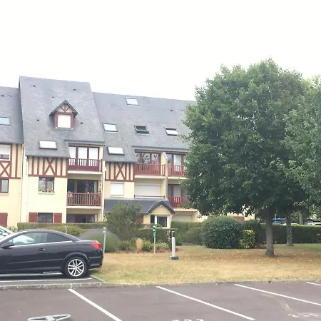 Cabourg, T2 Parfait Pour Vous ! Proche Et Centre-ville, 2 A 4 Pers. *